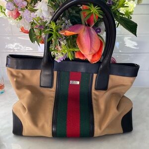 AUTHENTIC Vintage Gucci purse.